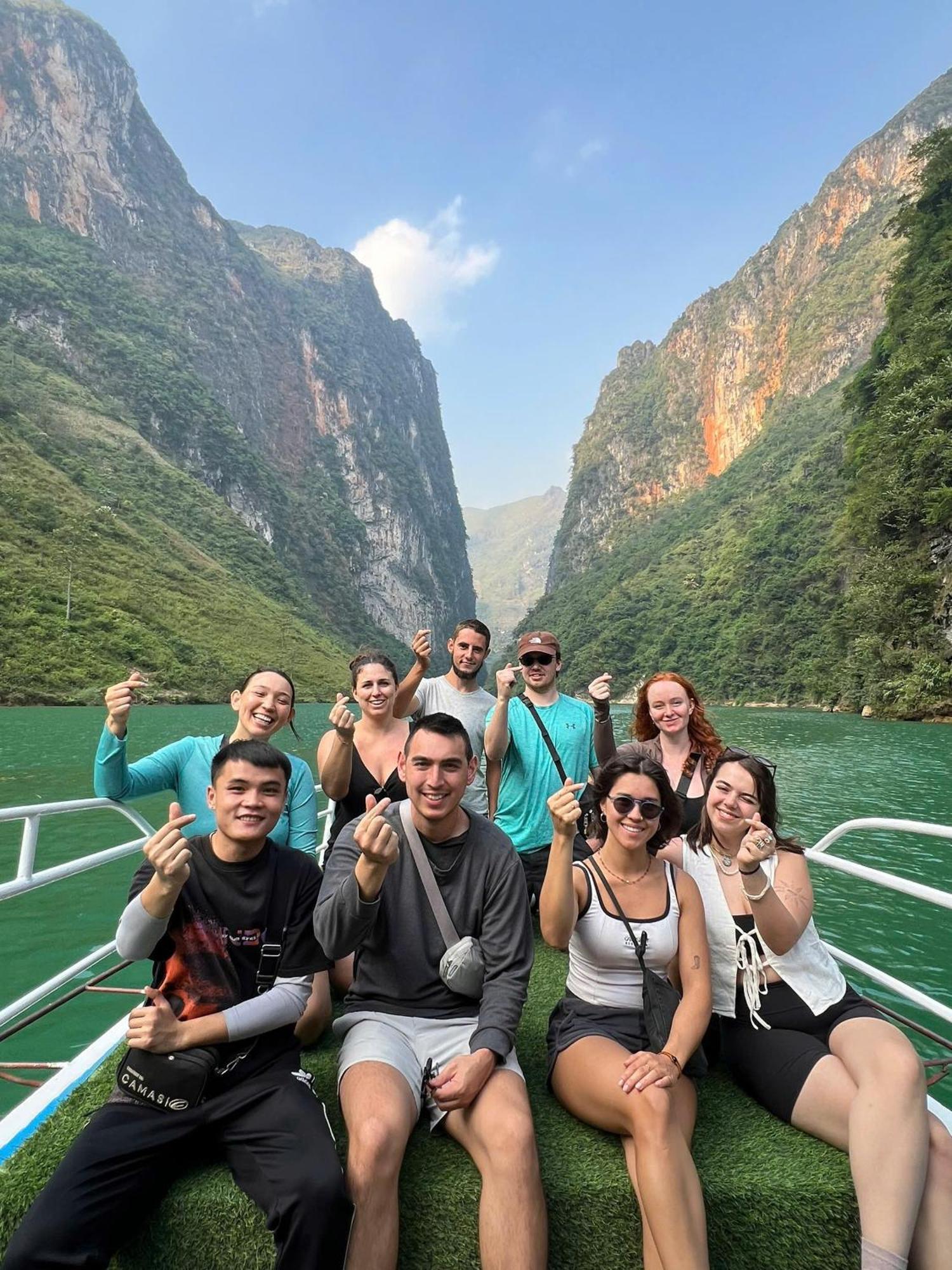 Hg Hostel Provide Tours & Motorbikes Ha Giang Exterior photo